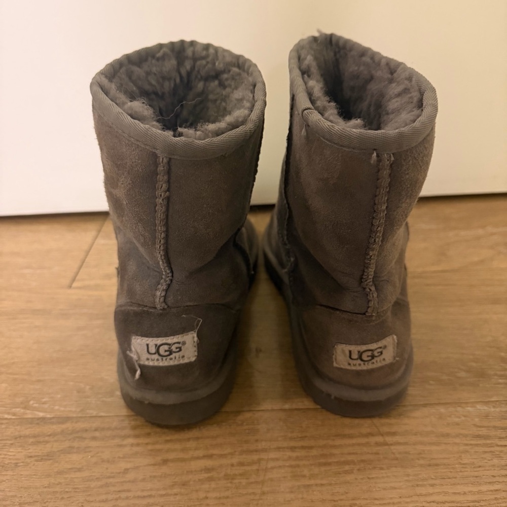 UGG Soft Gray Lined Footwear women size 6 - Picture 4 of 5